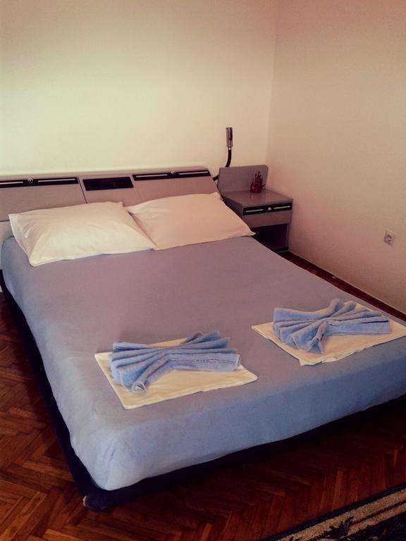 Apartments Dobrisa Kotor Zimmer foto